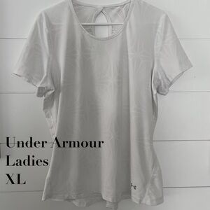 UNDER ARMOUR KEYHOLE TOP